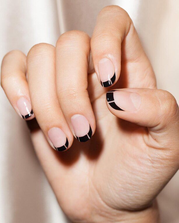 @aliciatnails Ε, αυτό το διαφορετικό γαλλικό μανικιούρ μας αρέσει!