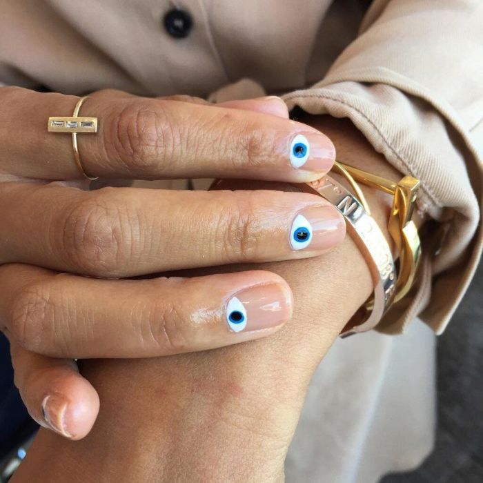 @aliciatnails Για εσένα που προτιμάς τα κλασικά σχέδια.