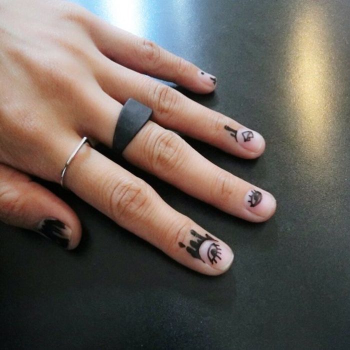 @nail_unistella Είναι το πιο εύκολο σχέδιο που μπορείς να κάνεις και μόνη σου. Ναι, έχουν φτιαχτέι με μαρκαδόρο!