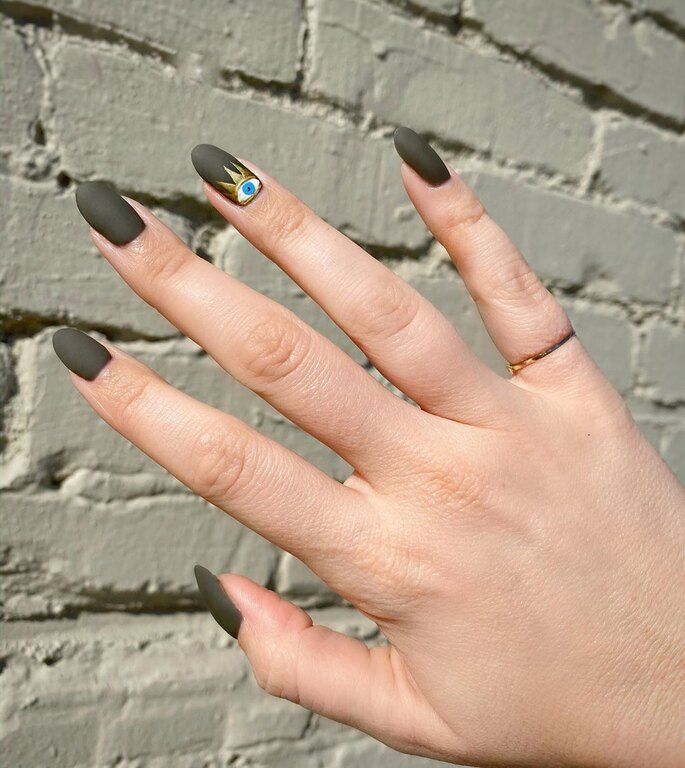 @nailartbyqueenie Ακόμα και τα dark κορίτσια μπορούν να το κάνουν!