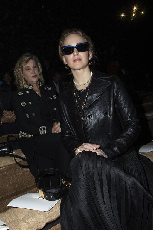 Η Jennifer Lawrence λοιπόν παντρεύεται το Σάββατο στο Rhode Island παρουσία 150 καλεσμένων, το σύντροφό της Cooke Maroney με τον οποίο είναι αρραβωνιασμένη εδώ και 8 μήνες.