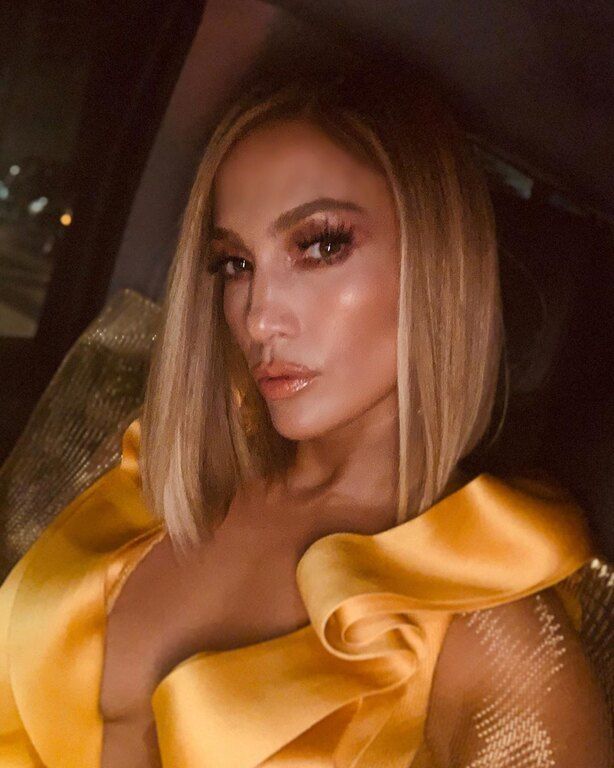 Όλοι το πιστό κοινό της Jennifer Lopez περιμένει τη στιγμή που θα τη δει ντυμένη νύφη κι εκείνη του έκανε τη χάρη, όμως, όχι για χάρη του Alex Rodriguez.