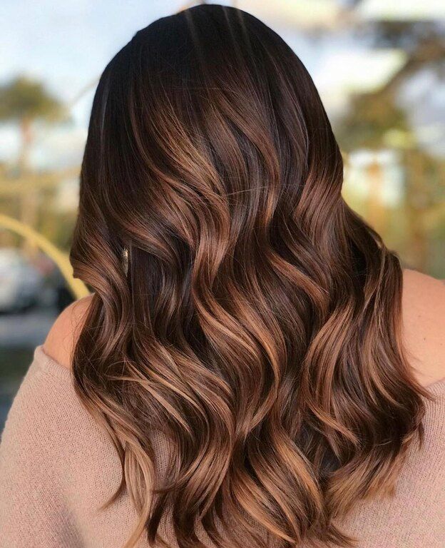 @razzohaircare Λαχταριστό, χειμερινό και τέλειο αν είσαι καστανή που θέλει να πάει προς το κόκκινο.