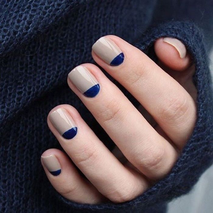 @lavendernails Το μπλε με το nude ταιριάζουν ιδανικά.