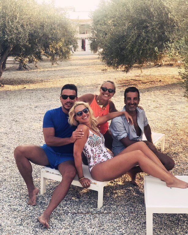 It’s all about... fashion @dimitrismastrokalos @alexkatsaiti @stelioskoudounaris #mysummer #paros2019 #blessed #friendshipquotes #lifetime