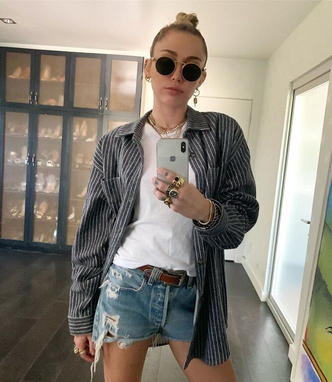 Πράγματι, μιλάμε για τη Miley Cyrus, την 26χρονη τραγουδίστρια που αποτελεί pop idol των τελευταίων ετών.