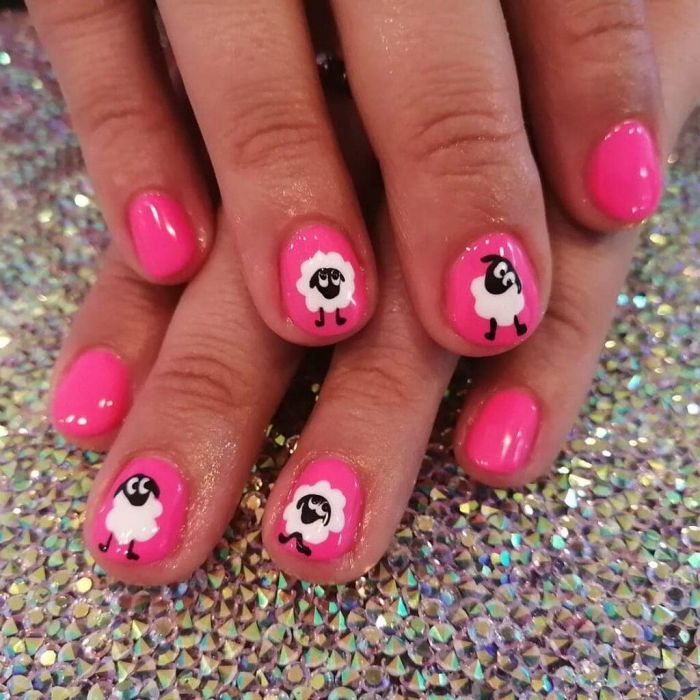 @missmoonails