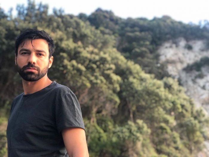 Ο Ανδρέας Γεωργίου έκανε μία ανάρτηση στον προσωπικό του λογαριασμό στο Instagram, στην οποία μας δείχνει τον ίδιο με την ξαδέρφη του πώς ήταν το 1991.
