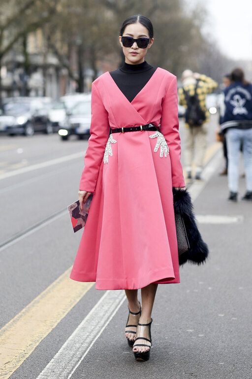 Mε μαύρα αξεσουάρ για retro looks που θυμίζουν Jackie Kennedy Onassis.