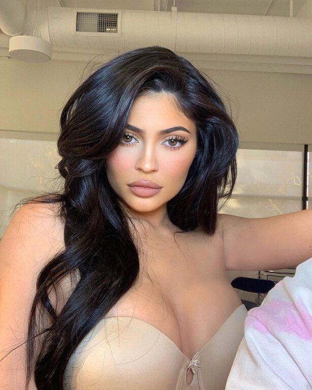 #6. Kylie Jenner – 154 εκ.