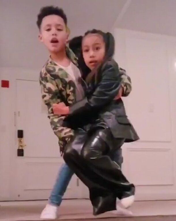 Η North West κάνει TikTok challenge μαζί με το… αγόρι της (photos)