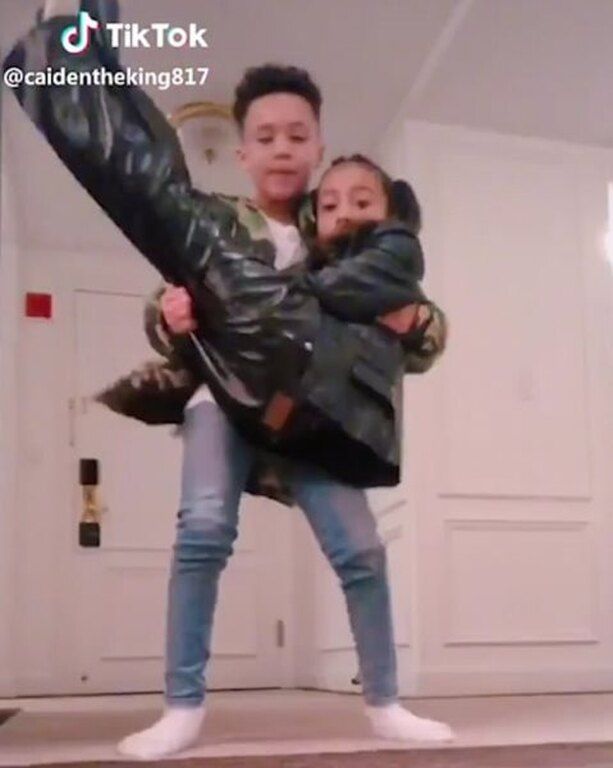 Η North West κάνει TikTok challenge μαζί με το… αγόρι της (photos)