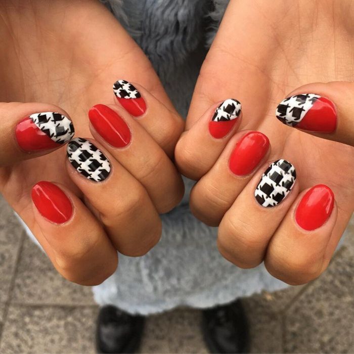 @maadnails Το κόκκινο ξεκάθαρα του πάει πολύ και το μισό-μισό νύχι είναι τέλειο!