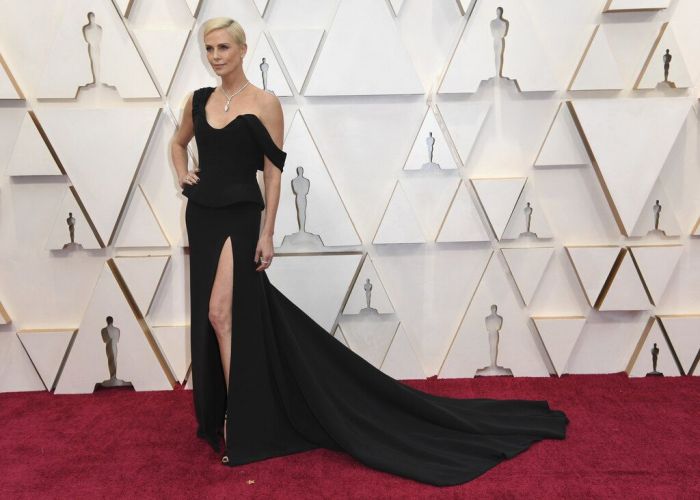 Η Charlize Theron με Dior