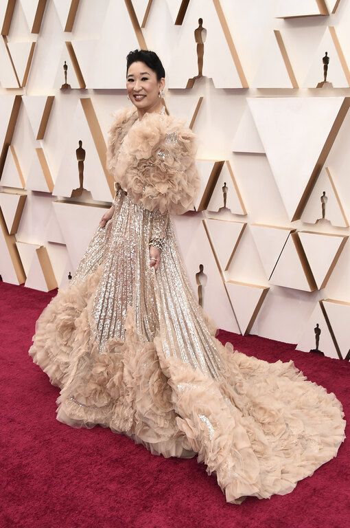 Η Sandra Oh με Elie Saab