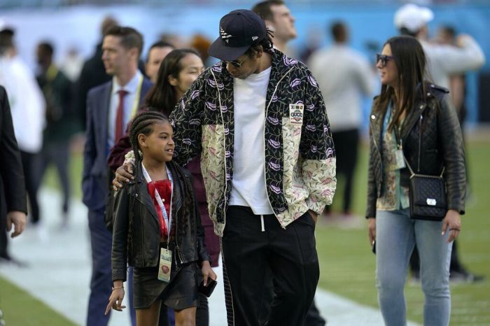 Beyonce-Jay-Z και Blue Ivy ήταν οι μοναδικοί που δεν σηκώθηκαν όρθιοι.