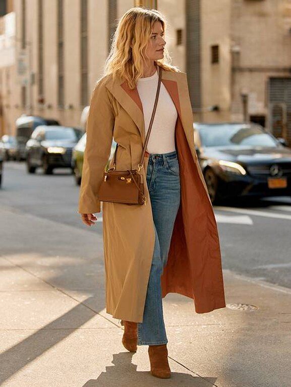 Denim παντελόνι, λευκό T-shirt και καπαρντίνα
@thestylestalkercom