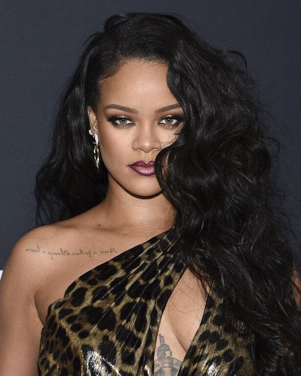 Η Rihanna φορά το...
