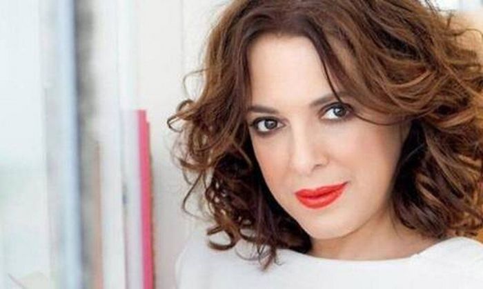 Πως οι αγορές δεν είχαν ποτέ προβλέψει ένα τέτοιο ενδεχόμενο, βρήκαν κι αυτές την αχίλλειο πτέρνα τους και χάρηκα που τώρα έχουμε έναν κοινό εχθρό κι έχουμε βάλει τις υπόλοιπες έχθρες μας σε προσωρινή καραντίνα.
Κι αφού αντικοινωνική συμπεριφορά τώρα εί