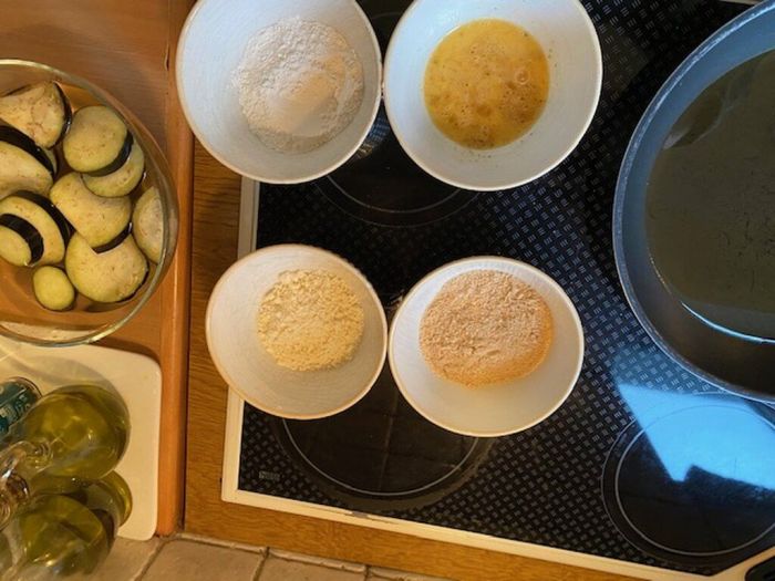 Εύκολη, νόστιμη συνταγή με Μελιτζάνες & παρμεζάνα