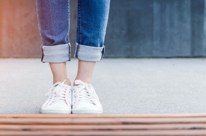 Τα παπούτσια απαγορεύονται πια μέσα στο σπίτι.
