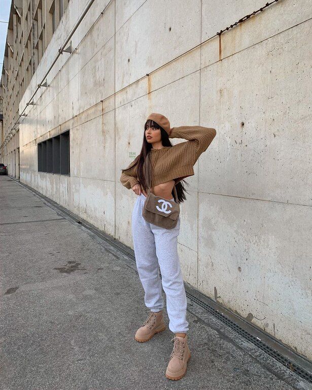 Με cropped sweater και μπερέ
@irisloveunicorns