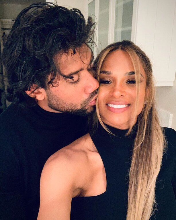 Με τον σύζυγό της, Russell Wilson, πιο ερωτευμένοι από ποτέ