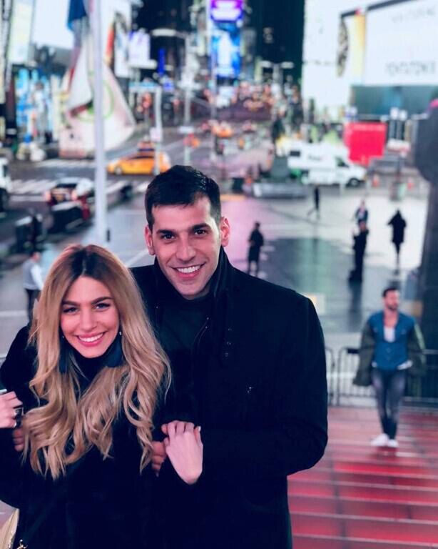 Ο δεσμός πάντως είναι αρκετά φρέσκος. Η Βάλια ήταν μέχρι το τέλος του 2019 ζευγάρι με τον επιχειρηματία Σταμάτη Γκαρώνη.