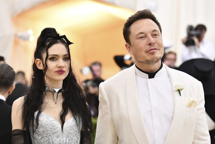 Ο Elon Musk και η Grimes έγιναν γονείς και ο επιχειρηματίας ανακοίνωσε και το όνομα του γιου τους.