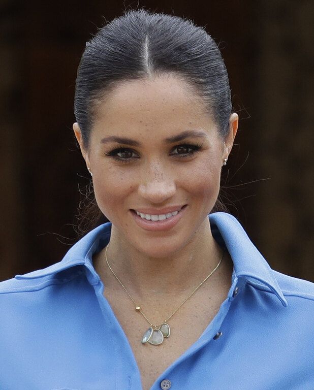 Η MEGHAN. Είναι ένα κορίτσι που έχει μαύρους κύκλους λόγω τόνου επιδερμίδας. Αυτοί καλύπτονται πιο δύσκολα και χρειάζονται φωτεινότητα.