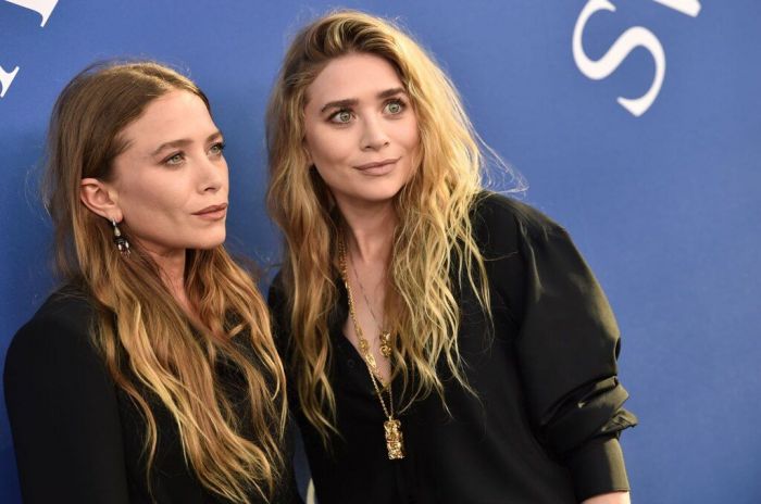 Η Mary Kate Olsen-εδώ με την αδερφή της Ashley- κατέθεσε αίτηση διαζυγίου κατά του συζύγου της Οlivier Sarkozy.