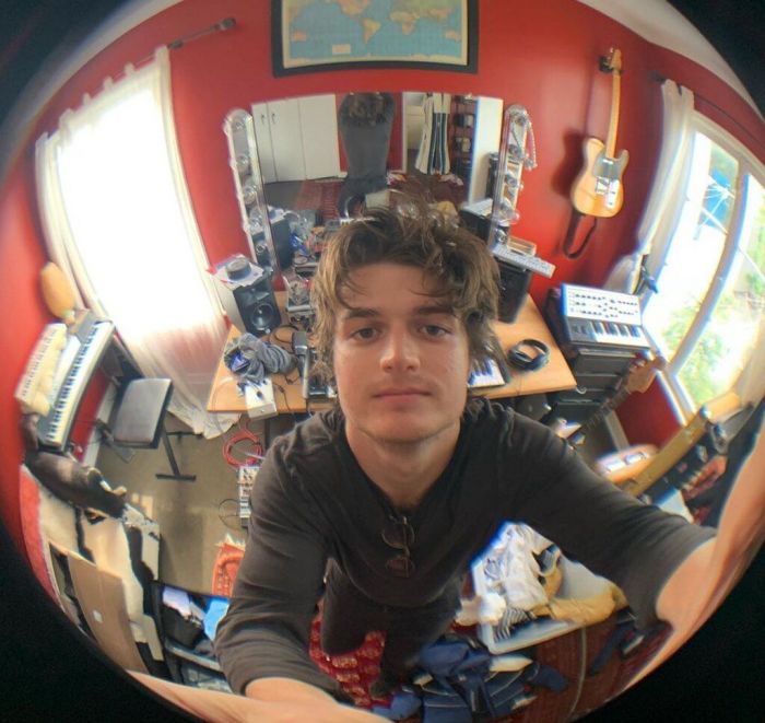 O Joe Keery (Stranger Things)