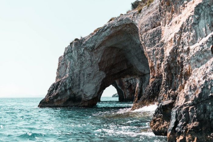 Κι όμως το καλοκαίρι στην Ελλάδα, δεν είναι απλά μια εποχή