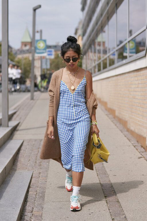 Ένα εμπριμέ, midi dress