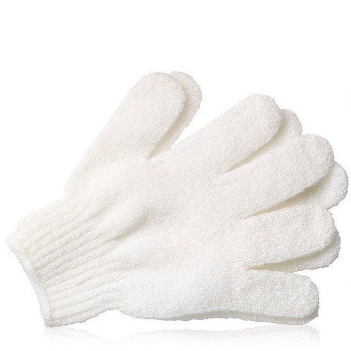 THE BODY SHOP, BATH GLOVES. Είναι απολεπιστικά γάντια. Τα φοράς, κάνεις μασάζ σε όλο το σώμα και ιδιαίτερα στα σημεία που θα ξυρίσεις για να απομακρύνεις τα νεκρά κύτταρα και να βοηθήσεις τις μικρές τρίχες να βγουν από την επιφάνεια του δέρματος ώστε να μ