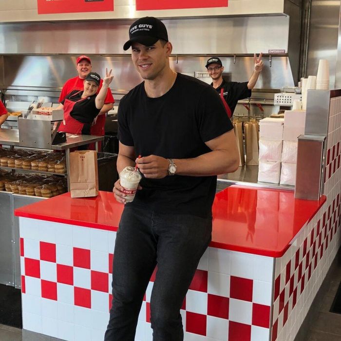 O Kris Humphries παντρεύτηκε την Kim Kardashian για 90 περίπου ημέρες τον Αύγουστο του 2011, και μετά το συνοπτικό διαζύγιο, είδε την καριέρα του να τελειώνει.