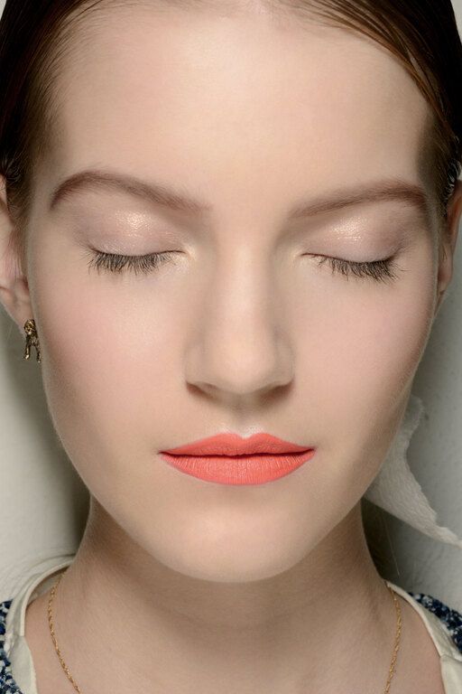 Με μια μικρή δόση χρυσής σκιάς για ένα elegant αποτέλεσμα.