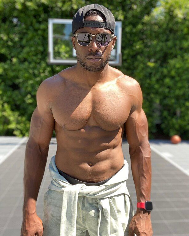 O Reggie Bush είχε μια λαμπρή καριέρα στο αμερικάνικο football προτού γίνει ζευγάρι με την Κιμ το 2007, κι ύστερα η καριέρα του προσγειώθηκε ανώμαλα.