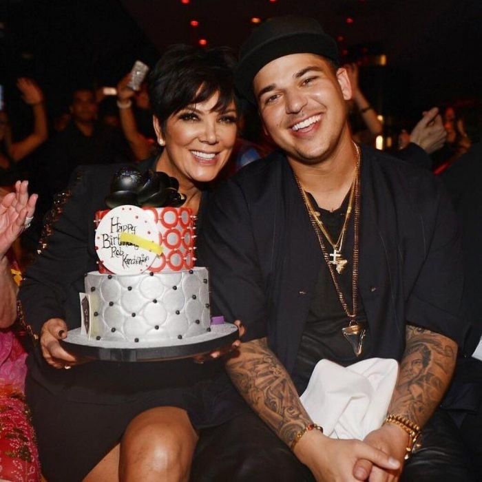 O Robert Kardashian, το μοναδικό αρσενικό της οικογένειας και αδερφός των διάσημων κοριτσιών, έχει μια ζωή γεμάτη ουσία, παραπανίσια κιλά, επαγγελματικό χάος και μια σχέση με την Blac Chyna που ευτυχώς του έδωσε την κορούλα του