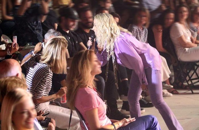 Οι αφιερώσεις της Άννας Βίσση στη Σοφία Καρβέλα, στη χθεσινή της συναυλία