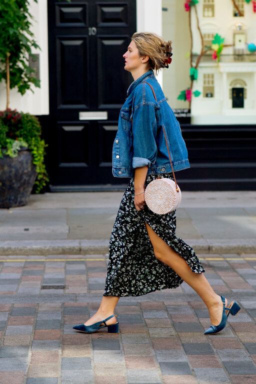 Floral φόρεμα με denim μπουφάν