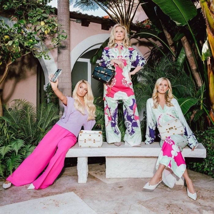Η μαμά των Paris και Nicky Hilton μοιάζει με αδερφή τους