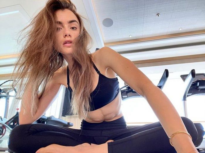 Ποτέ δεν είχαμε καταλάβει πως το κορμί της Lily Collins χωρίς ρετούς είναι κάπως έτσι...