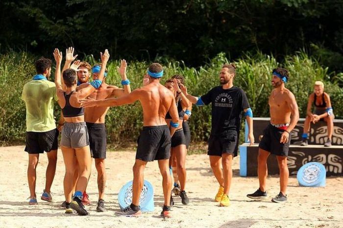 H ομάδα των Μαχητών μπορεί στην παραλία να είναι χωρισμένη στα δύο αλλά στον στίβο μάχης είναι... ένα