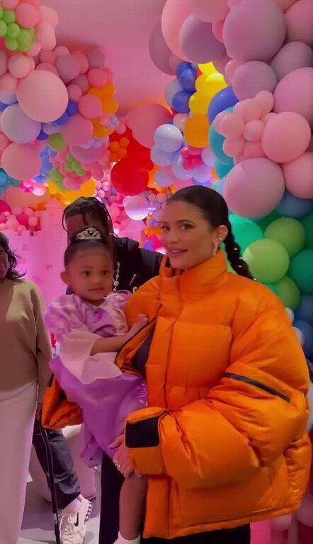 "Σύντομα η πανδημία κλείνει ένα χρόνο και η Kylie Jenner δεν ξέρει τι μπορεί να κάνει ο Covid στους ανθρώπους", έγραψε κάποιος.