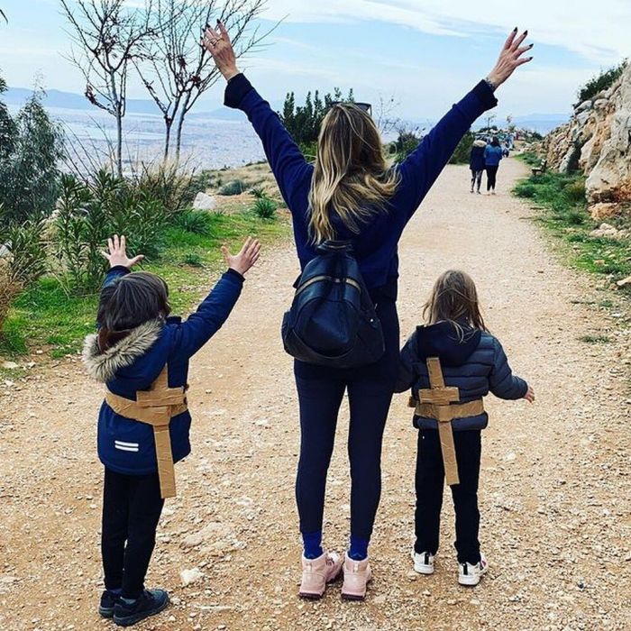 Αλλά και τα υπέροχα δίδυμα παιδιά της.