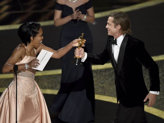 O Βrad ενώ παραλαμβάνει το Oscar Β' Αντρικού Ρόλου.