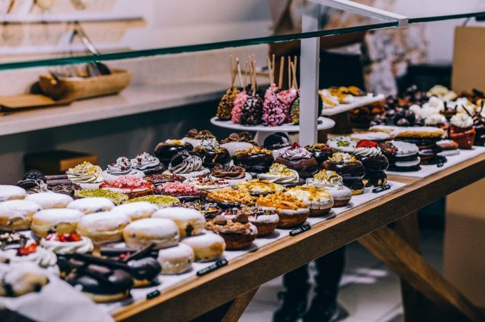 Απόφυγε τα γλυκά και το junk food.