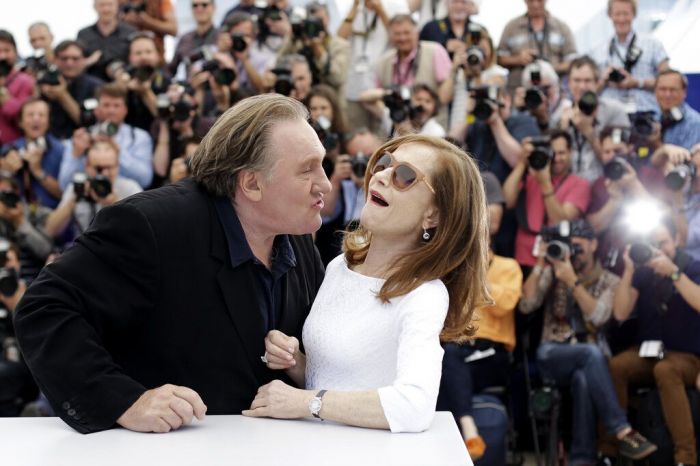 O Depardieu είναι πολιτογραφημένος Ρώσος. Μάλιστα μόλις πέρυσι βαπτίστηκε Χριστιανός Ορθόδοξος.