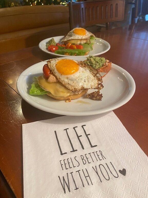Συνταγή για το πιο λαχταριστό Cheese Burger με αυγό